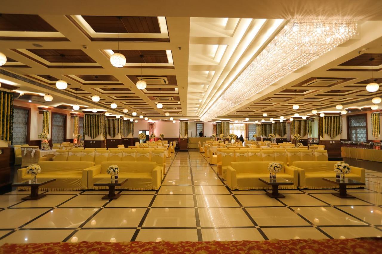 Hotel Saffron Leaf Деградун Екстер'єр фото