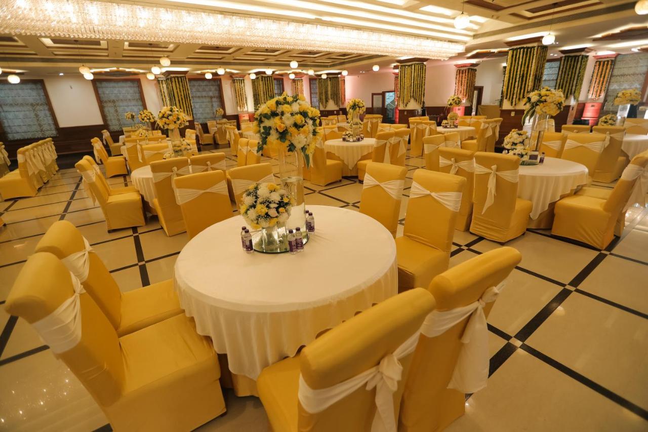 Hotel Saffron Leaf Деградун Екстер'єр фото