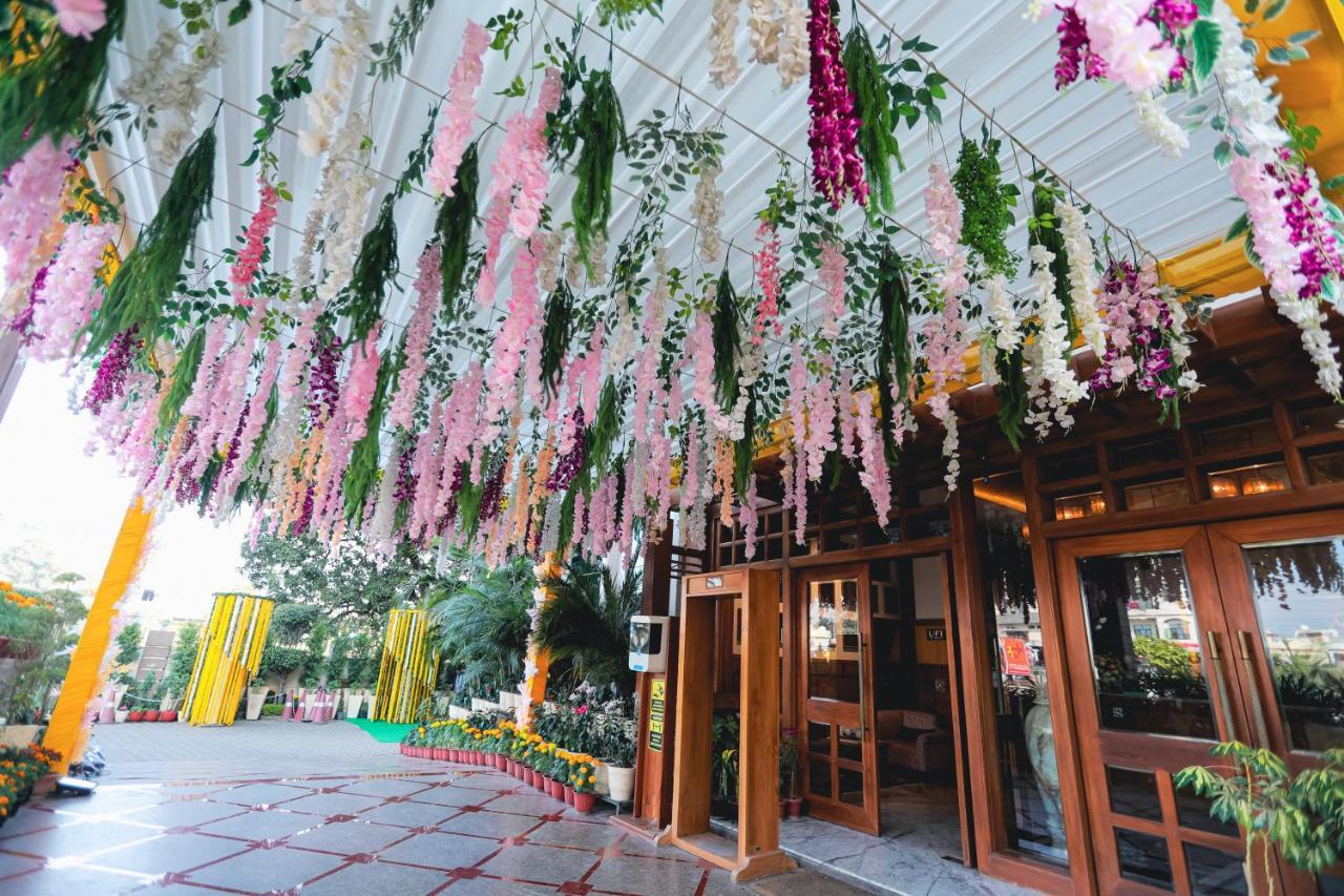Hotel Saffron Leaf Деградун Екстер'єр фото