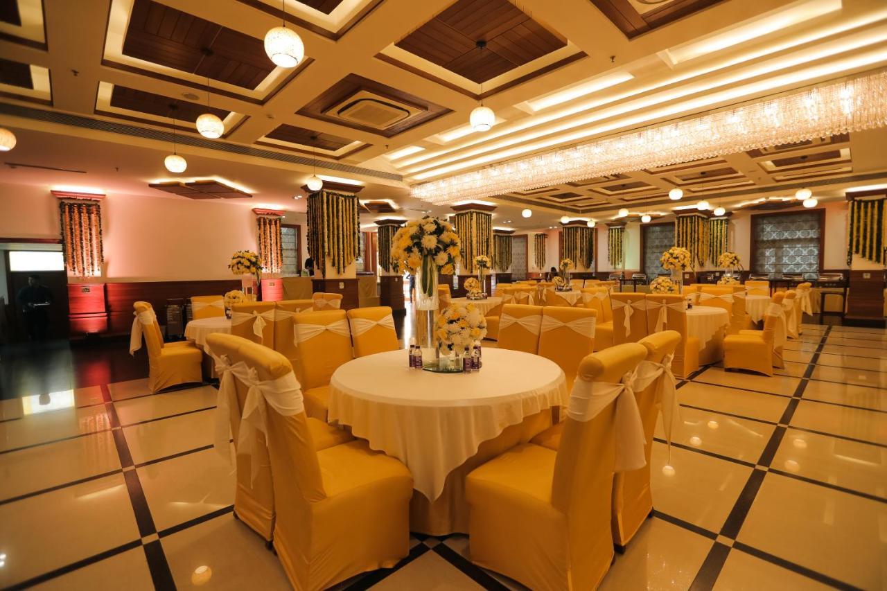 Hotel Saffron Leaf Деградун Екстер'єр фото
