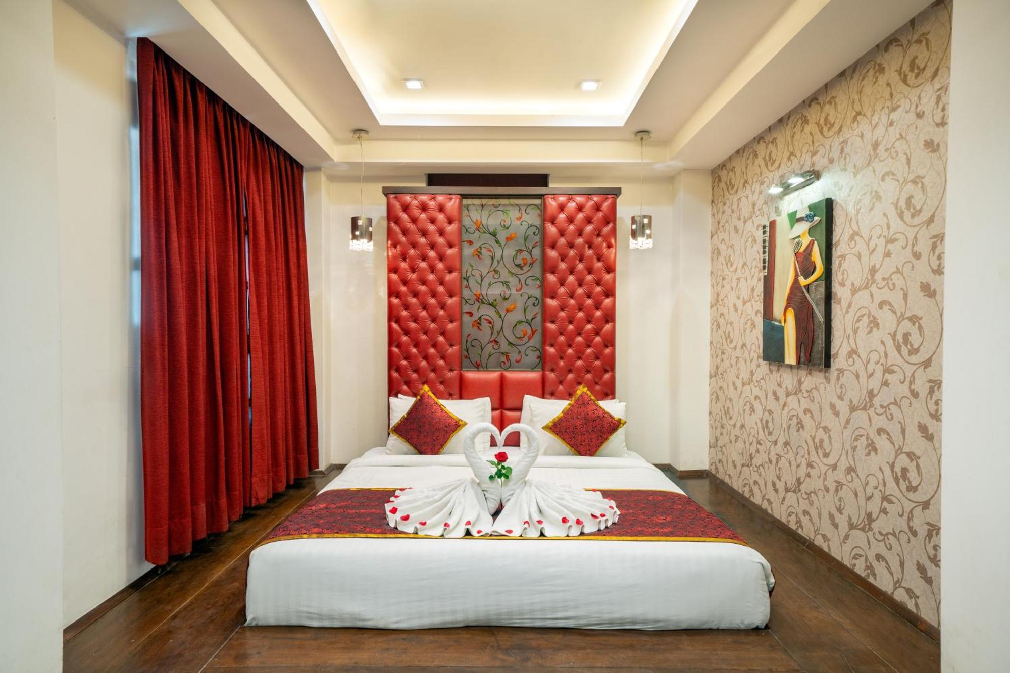 Hotel Saffron Leaf Деградун Екстер'єр фото