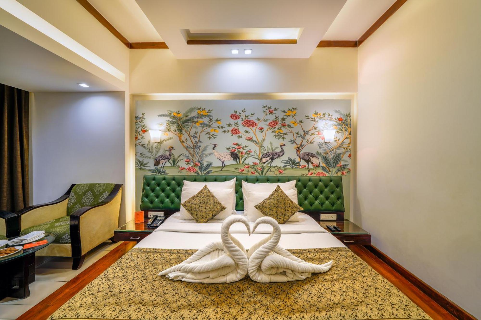 Hotel Saffron Leaf Деградун Екстер'єр фото