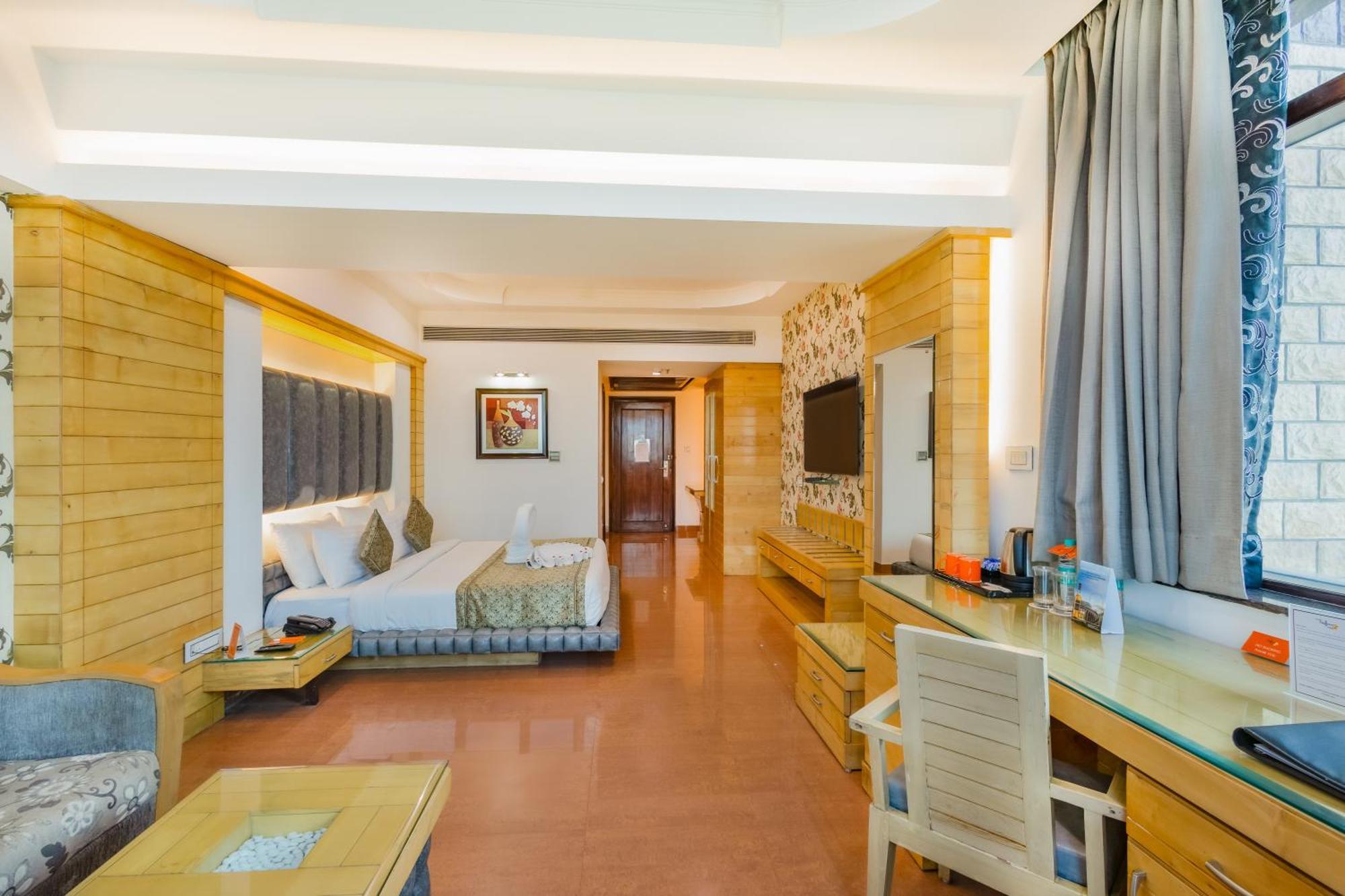 Hotel Saffron Leaf Деградун Екстер'єр фото